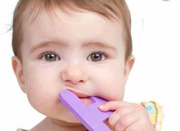 چرا بچه‌ها موقع دندان درآوردن تب مي‌کنند؟, کودکان و تب