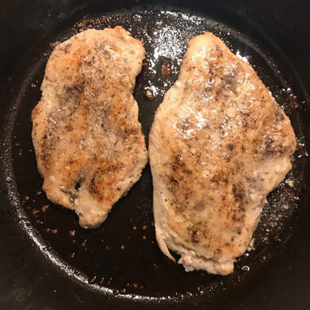 آموزش مرحله به مرحله تهیه خوراک مرغ با سس قارچ آموزش مرحله به مرحله تهیه خوراک مرغ با سس قارچ