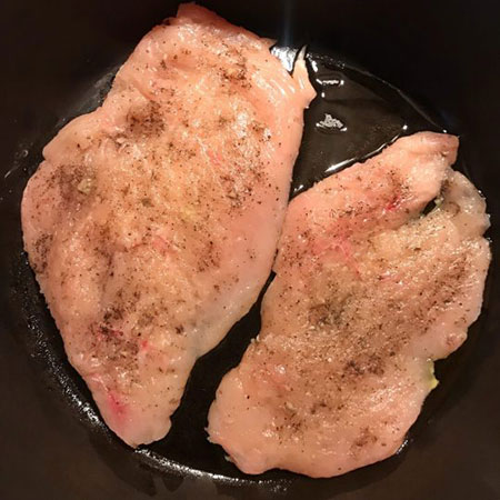 آموزش مرحله به مرحله تهیه خوراک مرغ با سس قارچ آموزش مرحله به مرحله تهیه خوراک مرغ با سس قارچ