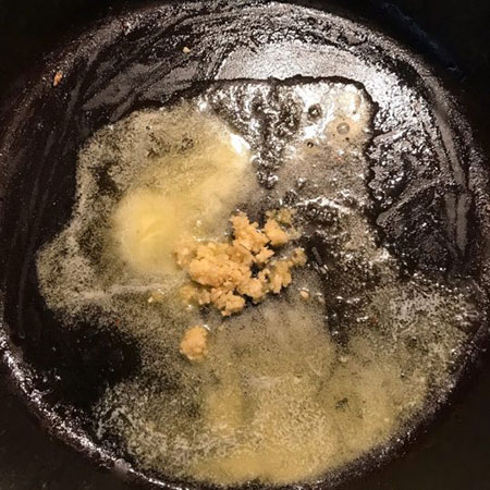 آموزش مرحله به مرحله تهیه خوراک مرغ با سس قارچ آموزش مرحله به مرحله تهیه خوراک مرغ با سس قارچ