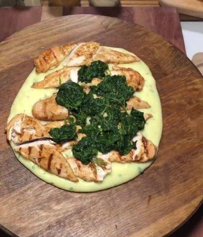 طرز تهیه فیله مرغ با پوره سیب زمینی و اسفناج