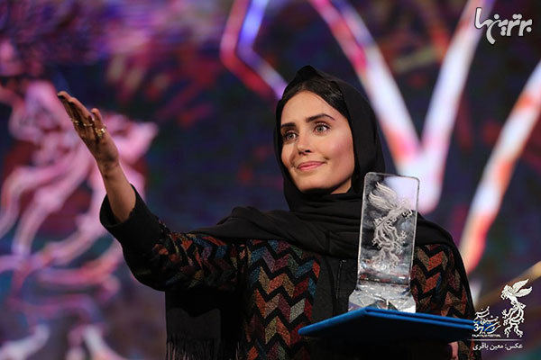 عجیبترین اختتامیه جشنواره فیلم فجر و حواشی آن؛ نپذیرفتن سیمرغ توسط یکی از برگزیدگان عجیبترین اختتامیه جشنواره فیلم فجر و حواشی آن؛ نپذیرفتن سیمرغ توسط یکی از برگزیدگان