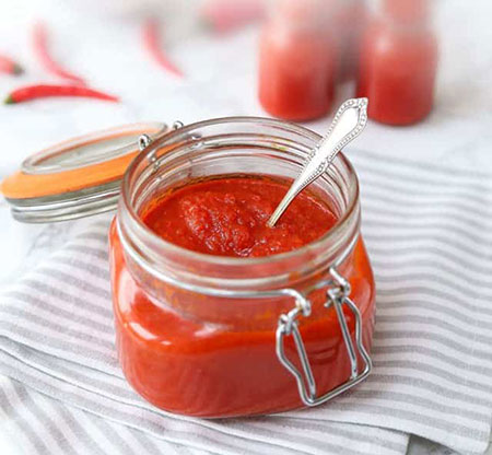 طرز تهیه بهترین سس سیراچا تخمیری بدون شکر افزوده طرز تهیه بهترین سس سیراچا تخمیری بدون شکر افزوده